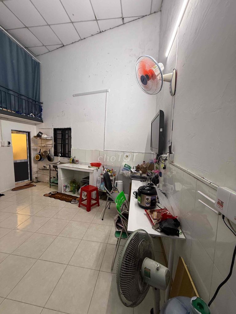 Room 35mm with full furniture on 28 Wallen 6