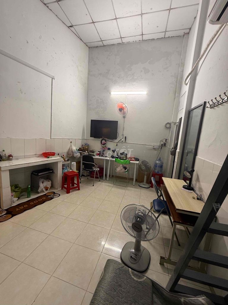 Room 35mm with full furniture on 28 Wallen 6