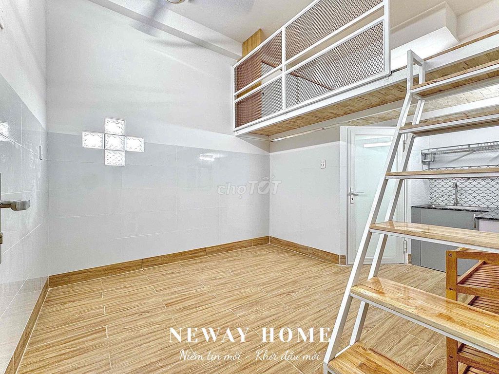 A full interior at the intersection of the four main shower dresses - acquittal