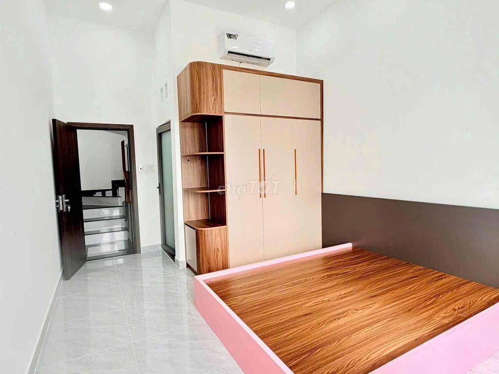 6 meters Tân Kỳ Tân Quý, 4 panels, 4 x 22 meters, 5 bedrooms, 5 toilets, Th court