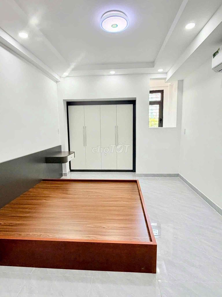 6 meters Tân Kỳ Tân Quý, 4 panels, 4 x 22 meters, 5 bedrooms, 5 toilets, Th court