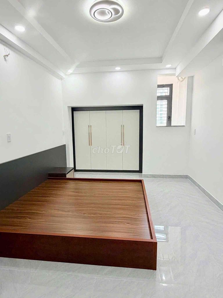 6 meters Tân Kỳ Tân Quý, 4 panels, 4 x 22 meters, 5 bedrooms, 5 toilets, Th court