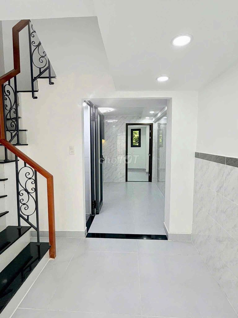 6 meters Tân Kỳ Tân Quý, 4 panels, 4 x 22 meters, 5 bedrooms, 5 toilets, Th court