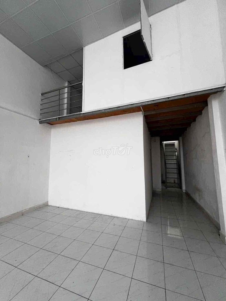 Renting a Dht 3rd house - near the tree market, District 12 - 8 million.