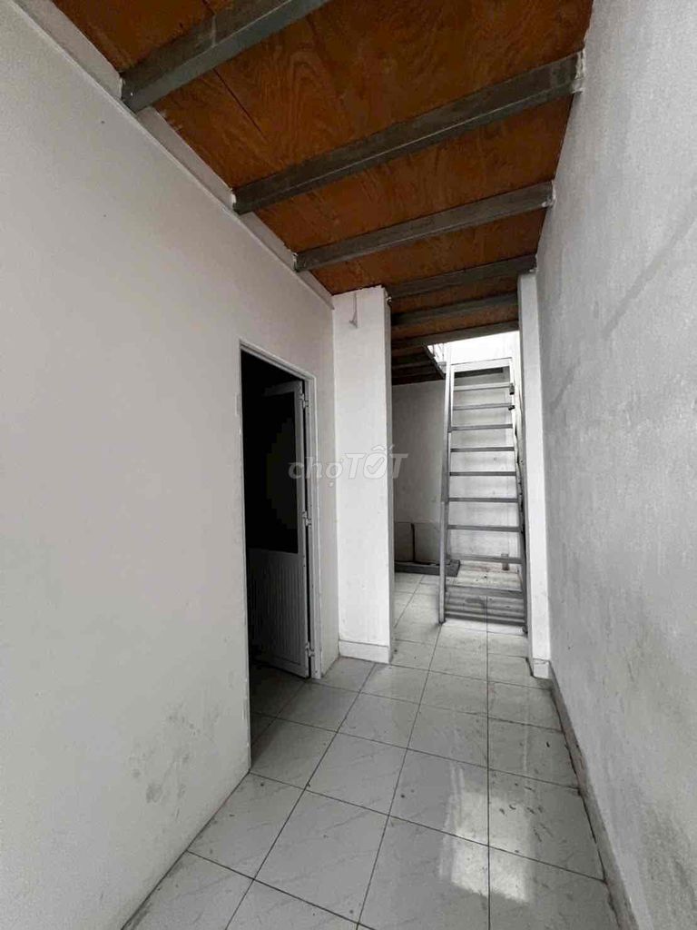 Renting a Dht 3rd house - near the tree market, District 12 - 8 million.