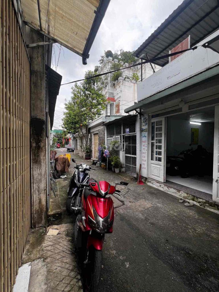 Renting a Dht 3rd house - near the tree market, District 12 - 8 million.