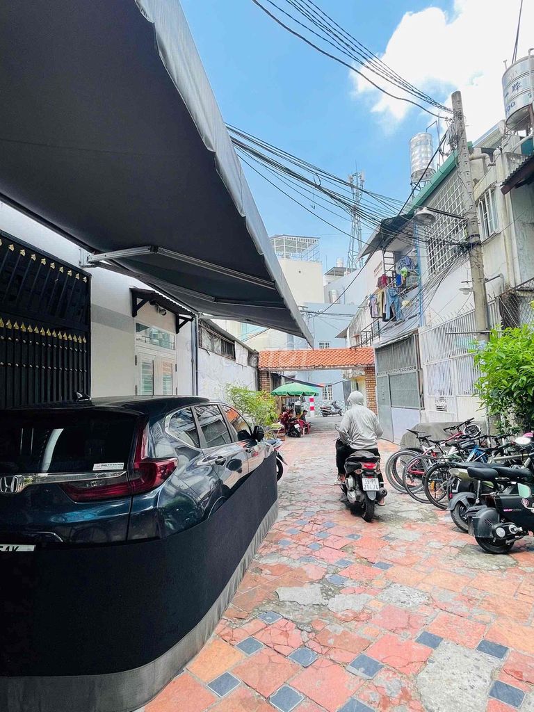 The alley car right in the private strip park - full furniture
