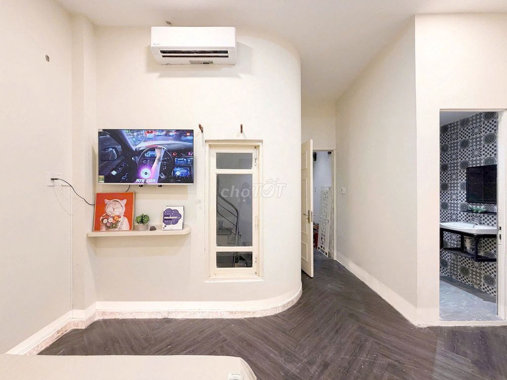 The studio is brand new. Cư Xá Trần Quang Diệu.
