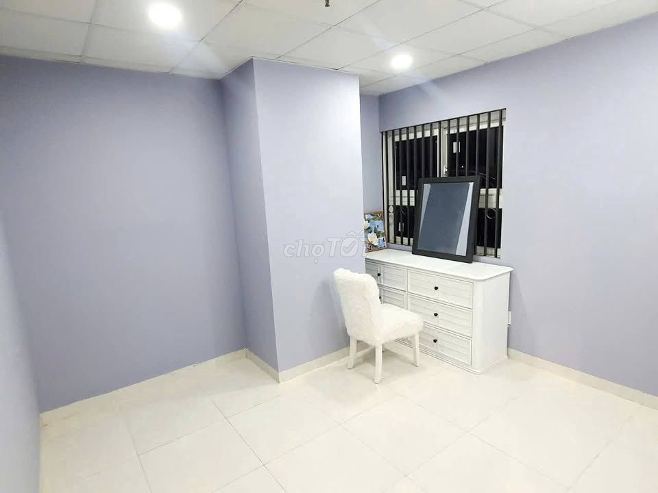 Ruby Garden apartment, Nguyễn Sỹ Sách rents three bedrooms at 11 million a month.