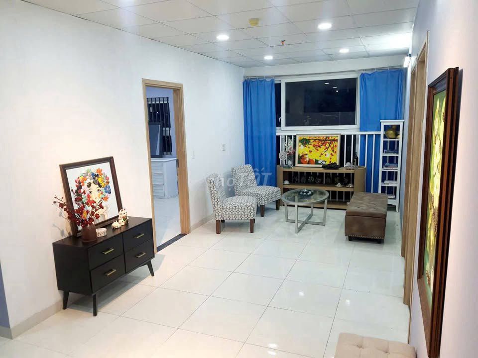 Ruby Garden apartment, Nguyễn Sỹ Sách rents three bedrooms at 11 million a month.