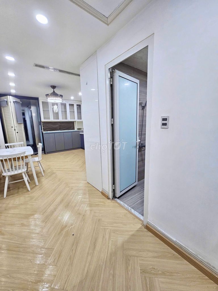 One bedroom plus one, 60 m2 Full Cook, High Level, Private Laundromat.