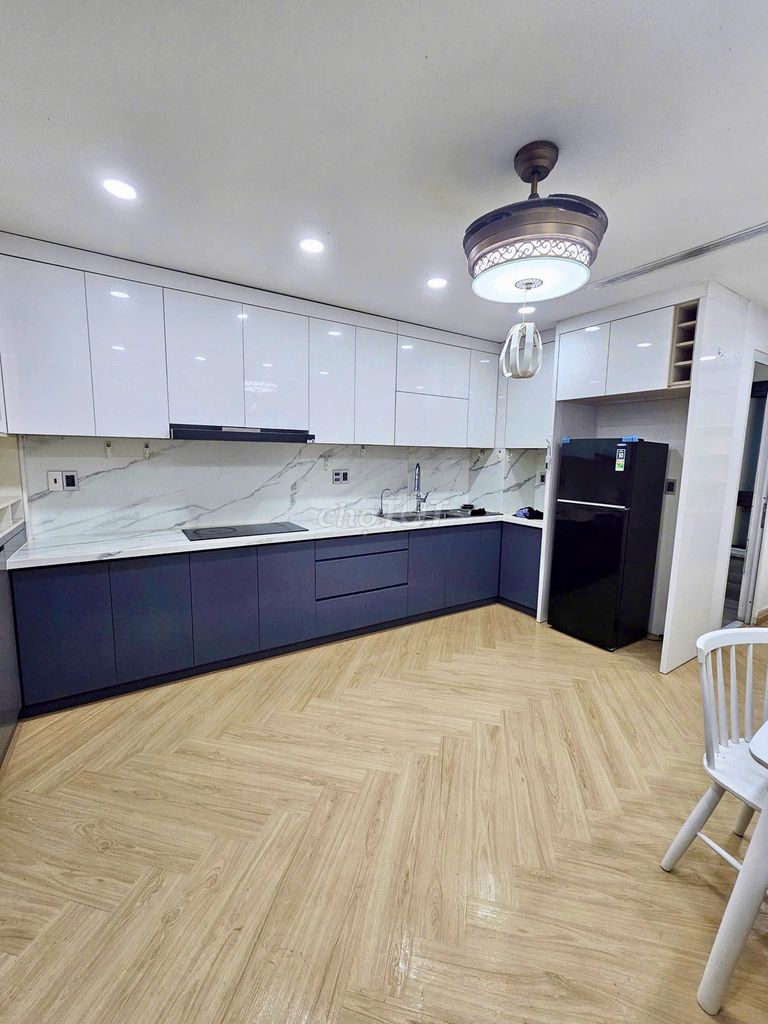One bedroom plus one, 60 m2 Full Cook, High Level, Private Laundromat.