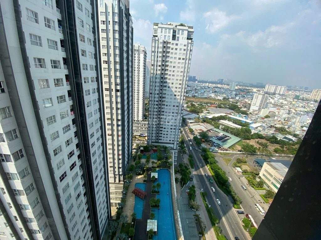 Rent Sunrise City senior apartment across from Lotte Mark of 7th.