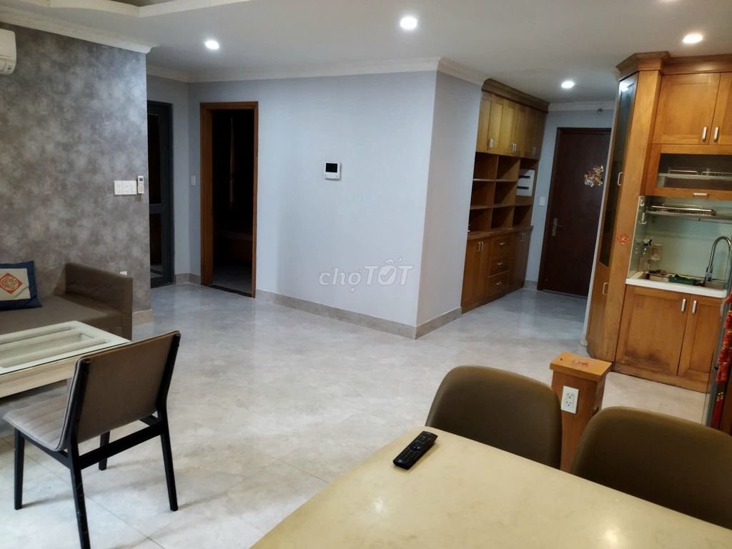 The owner needs to rent the The Gold View apartment