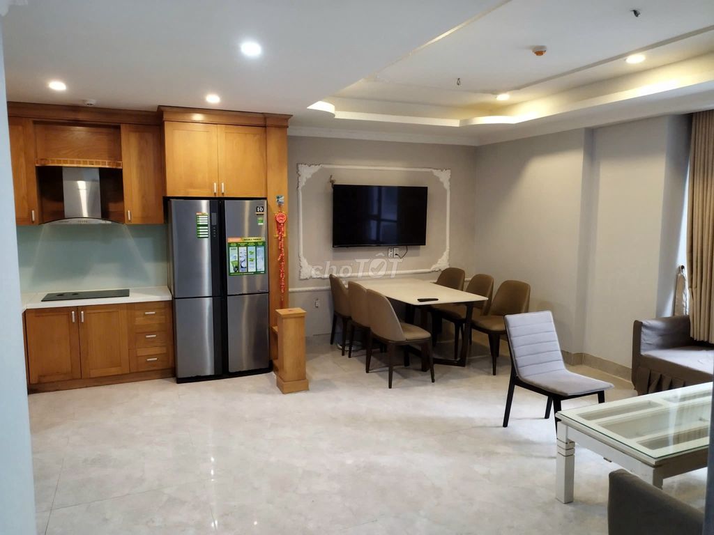 The owner needs to rent the The Gold View apartment
