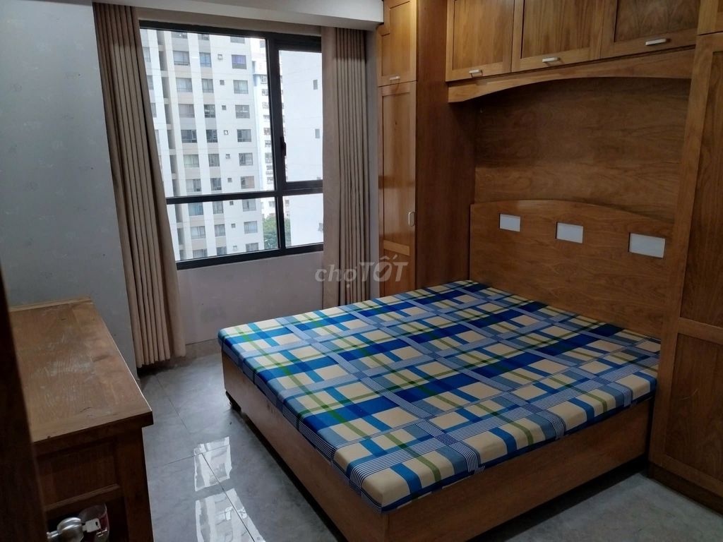 The owner needs to rent the The Gold View apartment