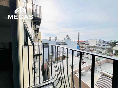 mini new building 100% right on the Nguyễn Văn Cừ bridge security balcony