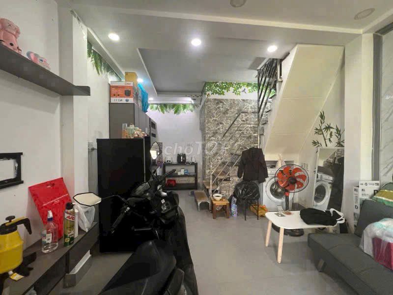 Renting 339 near Phước Long B Culture School for only 7 million a month.