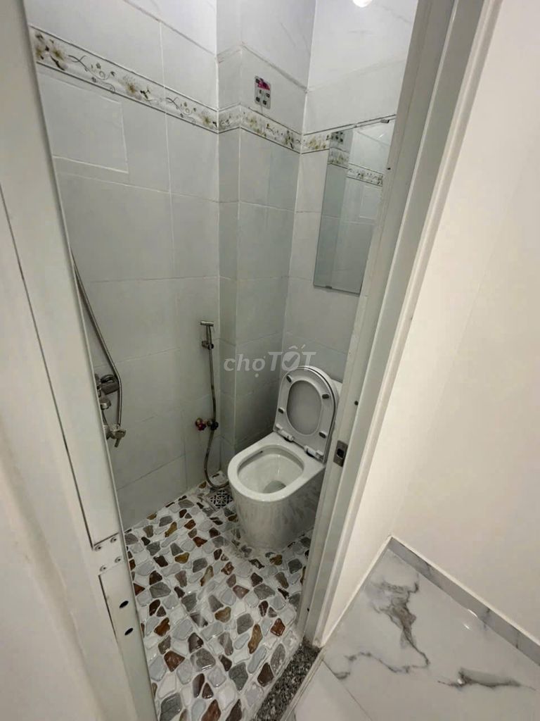 Renting 339 near Phước Long B Culture School for only 7 million a month.