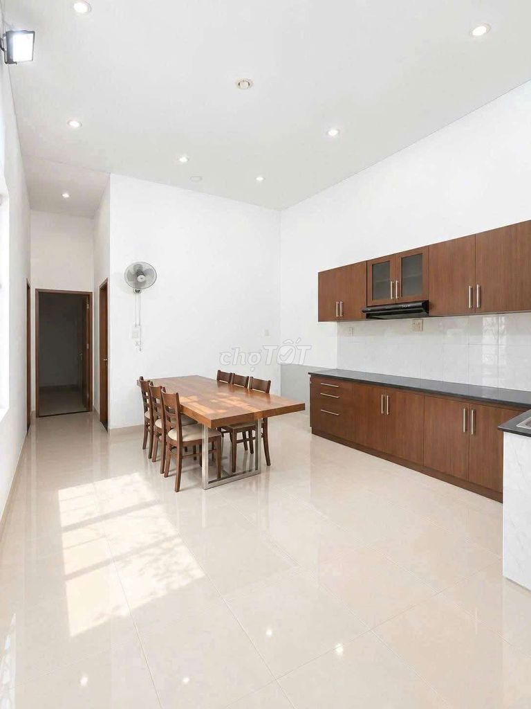 Supermax house, bean court, four air-saltered bedrooms. Close by the bronzes.