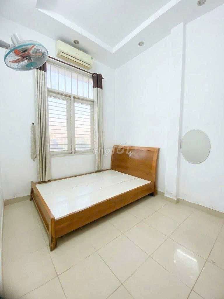 Supermax house, bean court, four air-saltered bedrooms. Close by the bronzes.