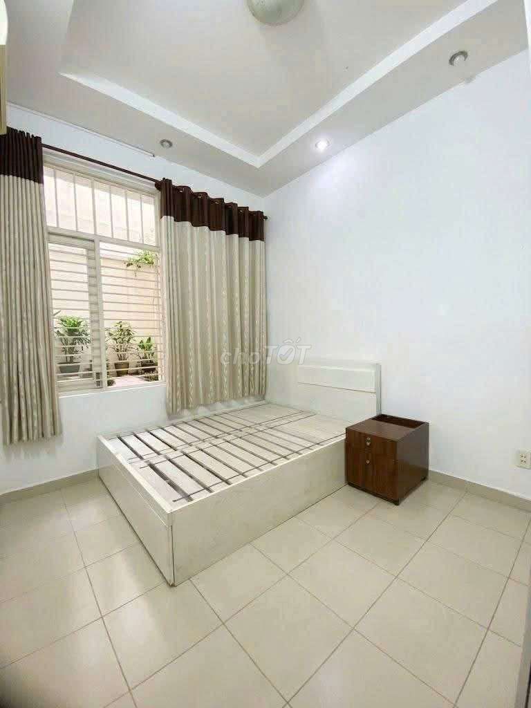 Supermax house, bean court, four air-saltered bedrooms. Close by the bronzes.