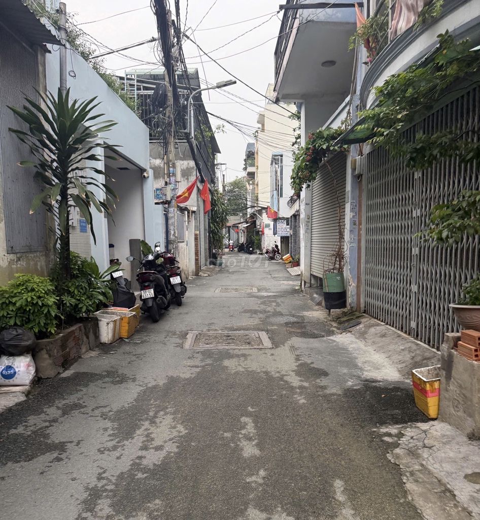Nice house! Four-foot Dương Đức Hiền, one floor, three-and-a-half feet, two bedrooms, two toilets.