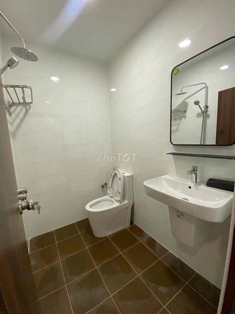 Rent the original house. Four bedrooms. Three full interior toilets.