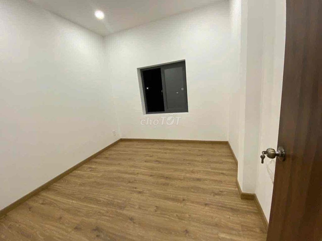 Get me a four-room beauty house. Three Full Seven Phạm Văn Chiêu toilets 12 million.