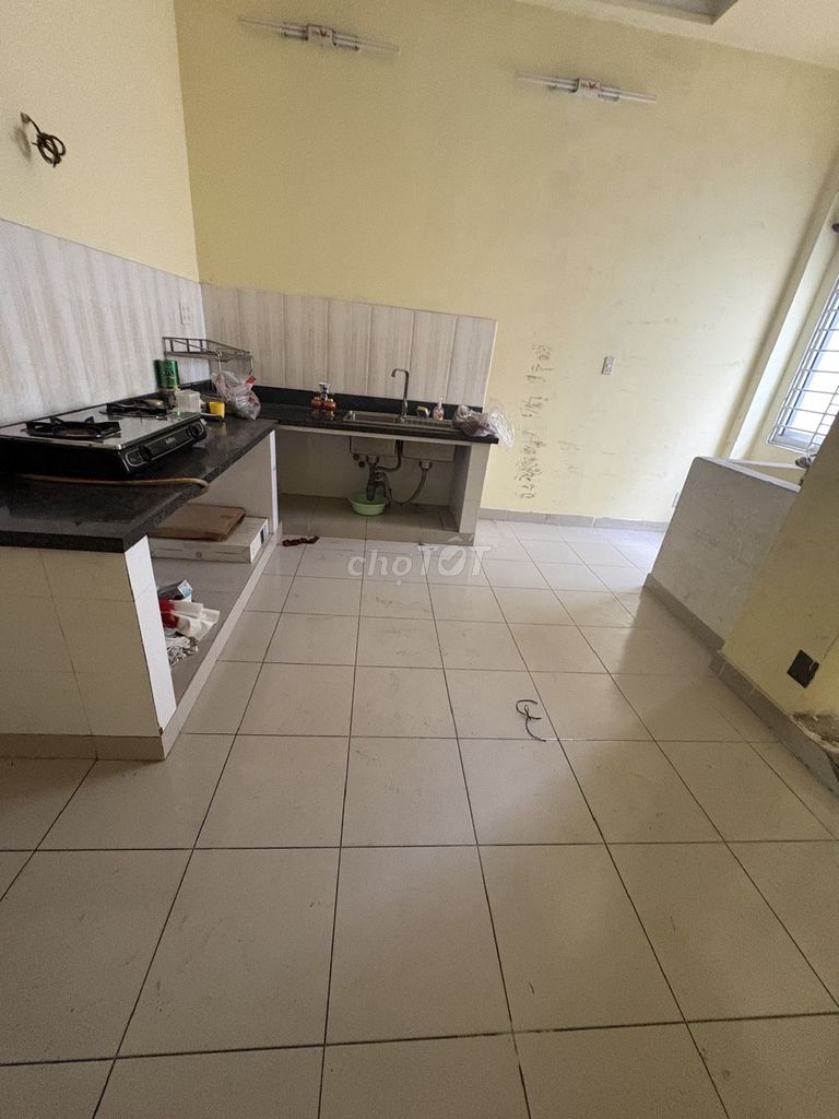 Rent a 1004 Lạc Long Quân house
