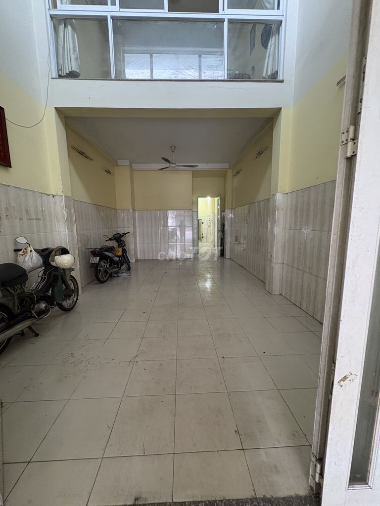 Rent a 1004 Lạc Long Quân house