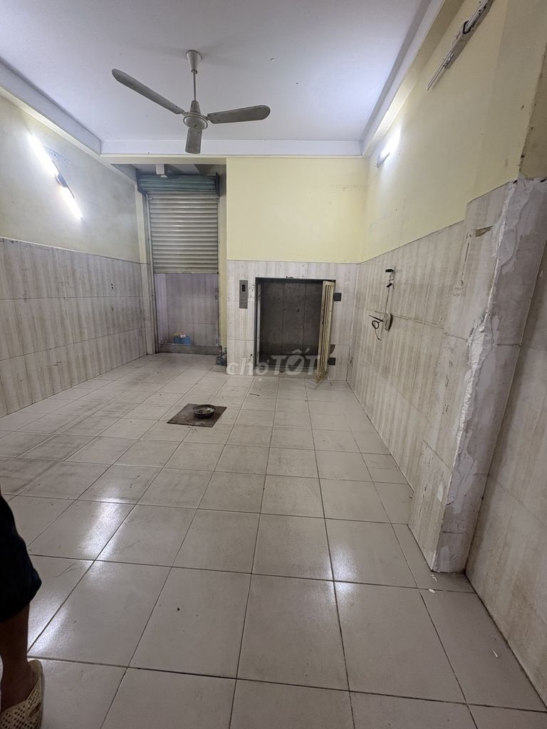 Rent a 1004 Lạc Long Quân house