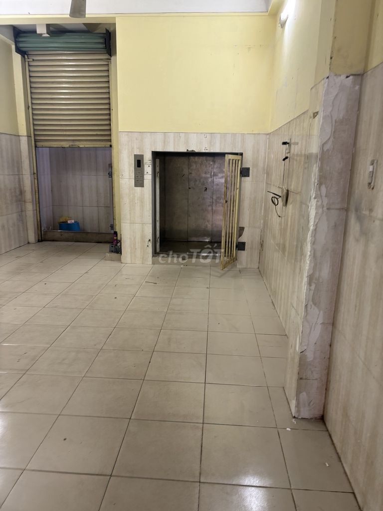 Rent a 1004 Lạc Long Quân house