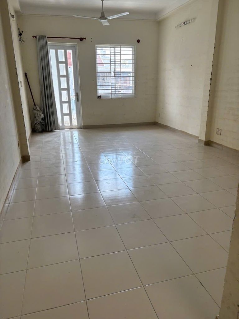 Rent a 1004 Lạc Long Quân house