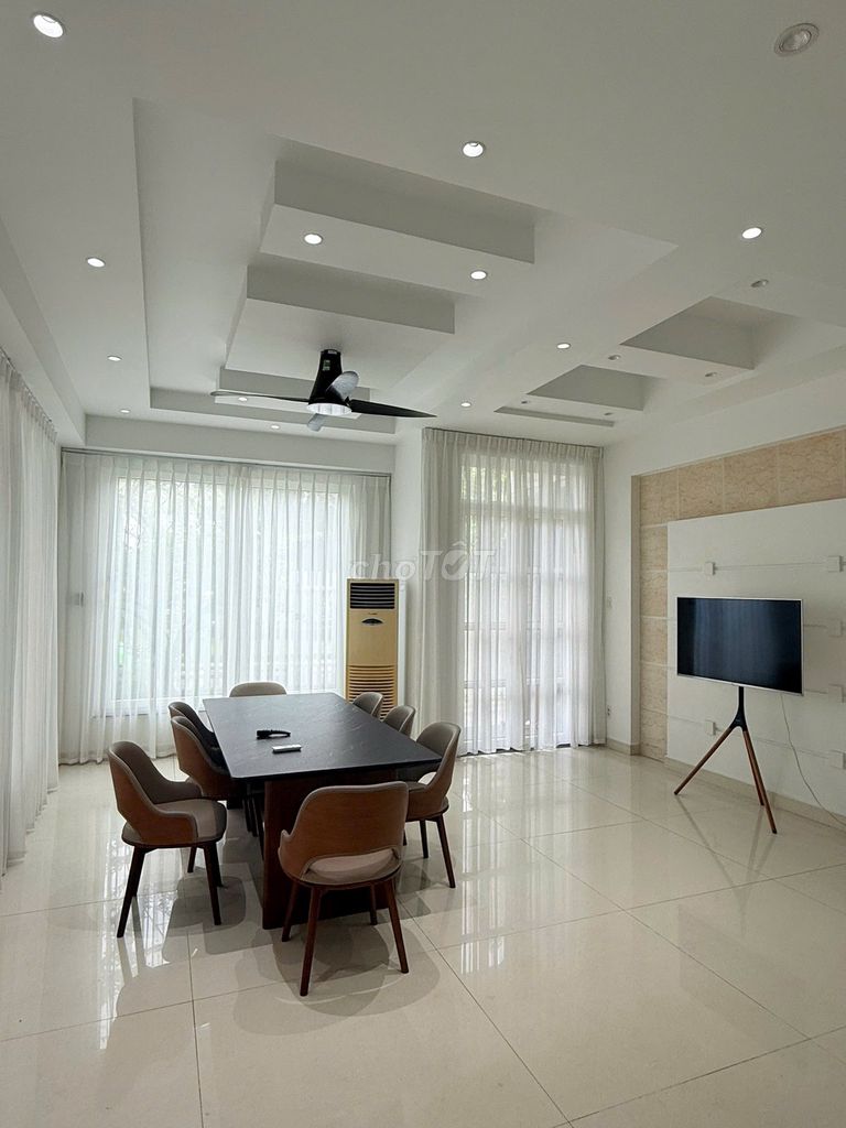 The Sadeco villa 300 meters wide - rents only 40 million a month