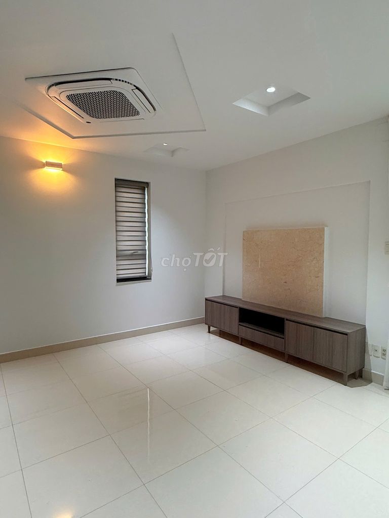 The Sadeco villa 300 meters wide - rents only 40 million a month