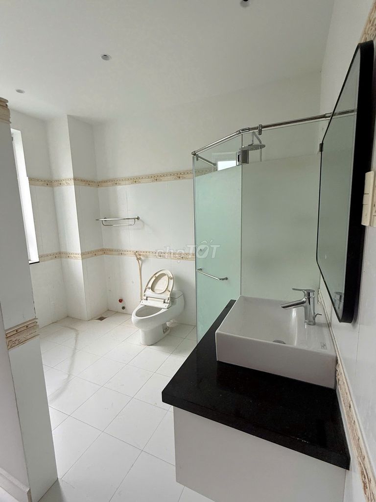 The Sadeco villa 300 meters wide - rents only 40 million a month