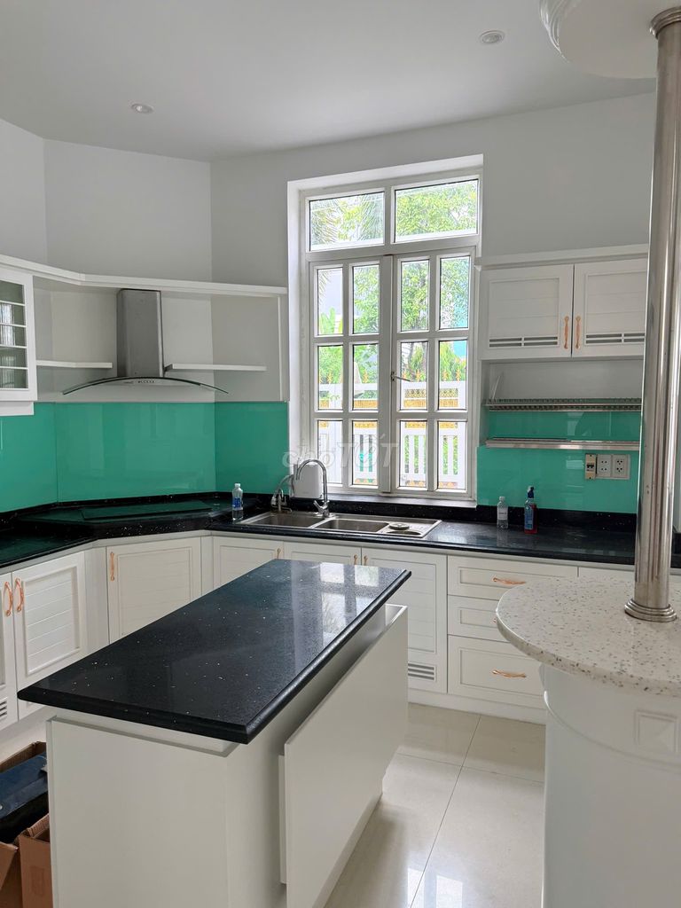 The Sadeco villa 300 meters wide - rents only 40 million a month