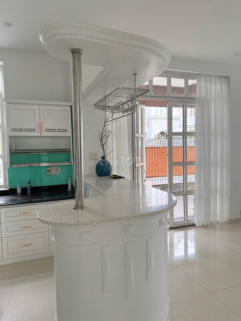The Sadeco villa 300 meters wide - rents only 40 million a month