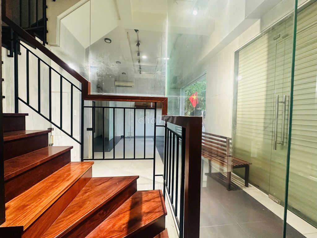 Rent the 211 Nguyễn Văn Thủ-to-be- 9 meters, 4 high-level elevators!