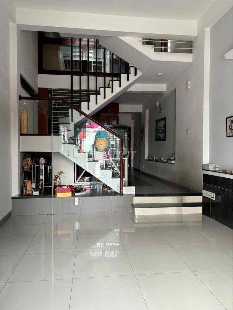 - 8 Hiệp Bình Phước 3 bedroom 3 car toilets at+ vp