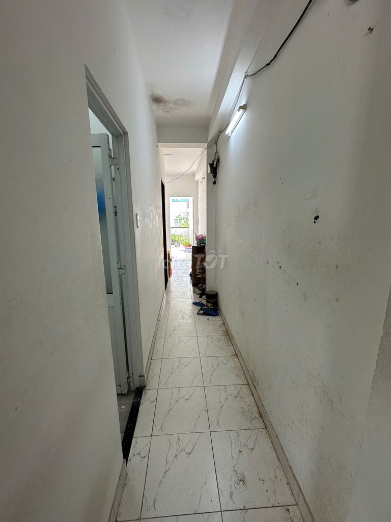 The student hotel is only 1.7 million a month, right at the center of Tân Phú.