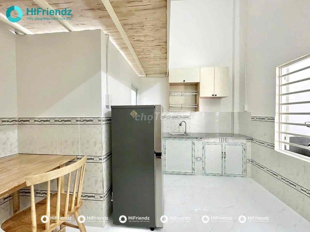 Rent room 25 meters, near the college of literature, industrial college.