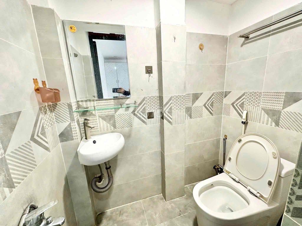 Sky Window studio - Nguyễn Thị Tú, Bình Tân - Full Building, Right