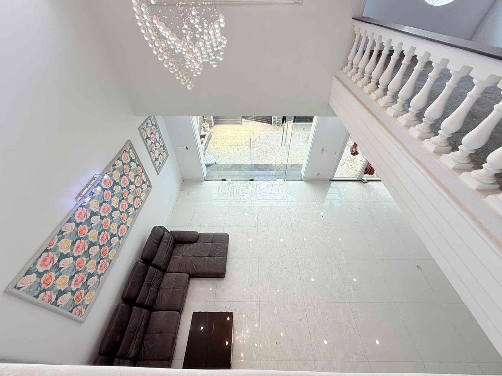 Rent the 7th County male mansion 8 x24 M, 5 bedrooms 6 55 million a month