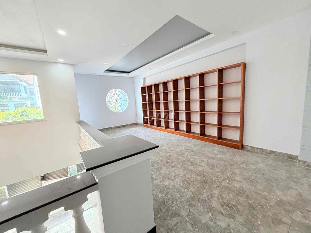 Rent the 7th County male mansion 8 x24 M, 5 bedrooms 6 55 million a month