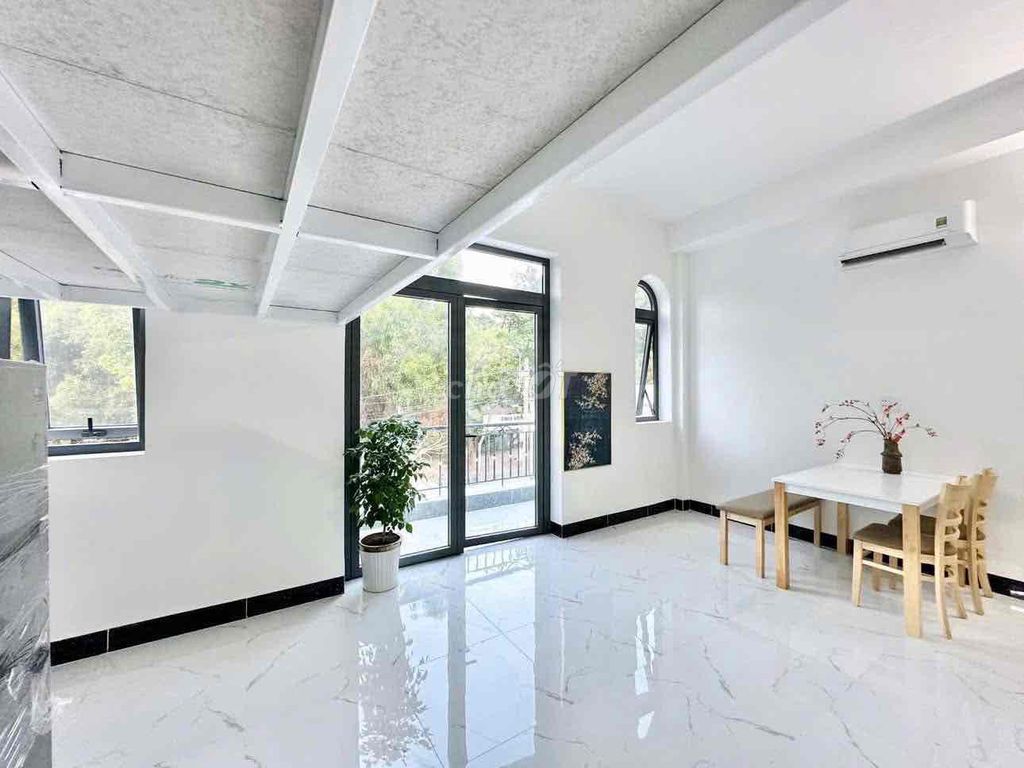The new fashion suite is near the national university.
