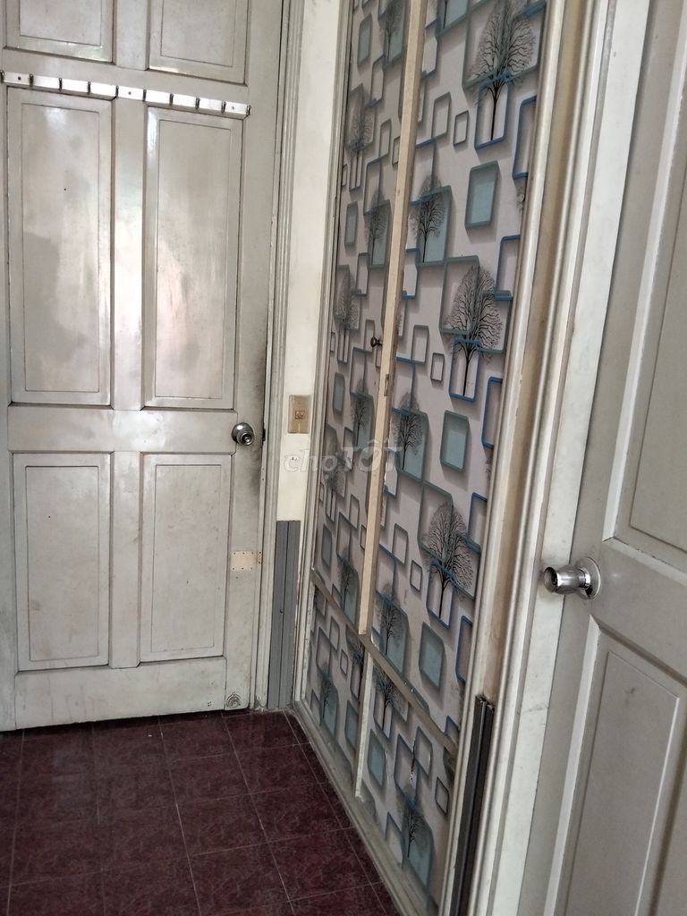 Rent a room that's cheap.