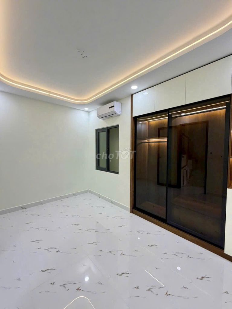 Need to rent an alley building. 476 A Thăng Long-7*4 Tân Bình