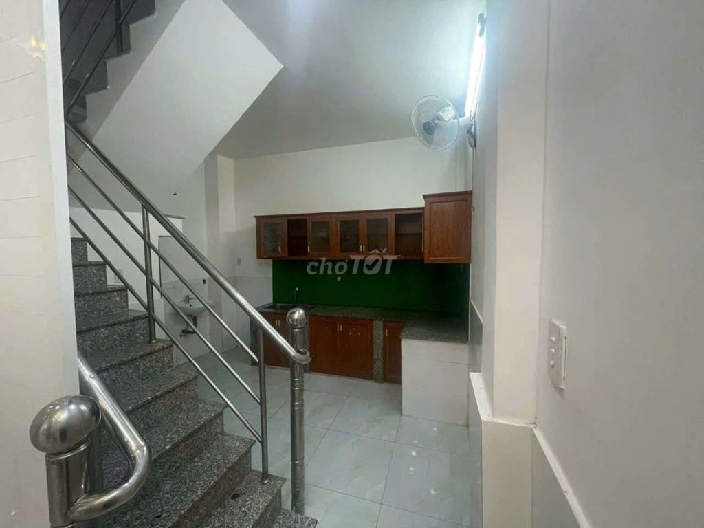 Rent a house. Đỗ Nhuận. Sơn Kỳ.6 million. Two bedrooms. 4th Alley.